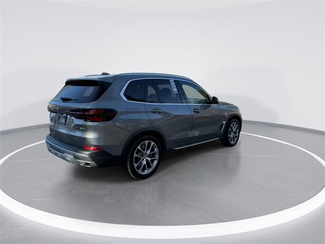 Used 2025 BMW X5 xDrive50e image 8