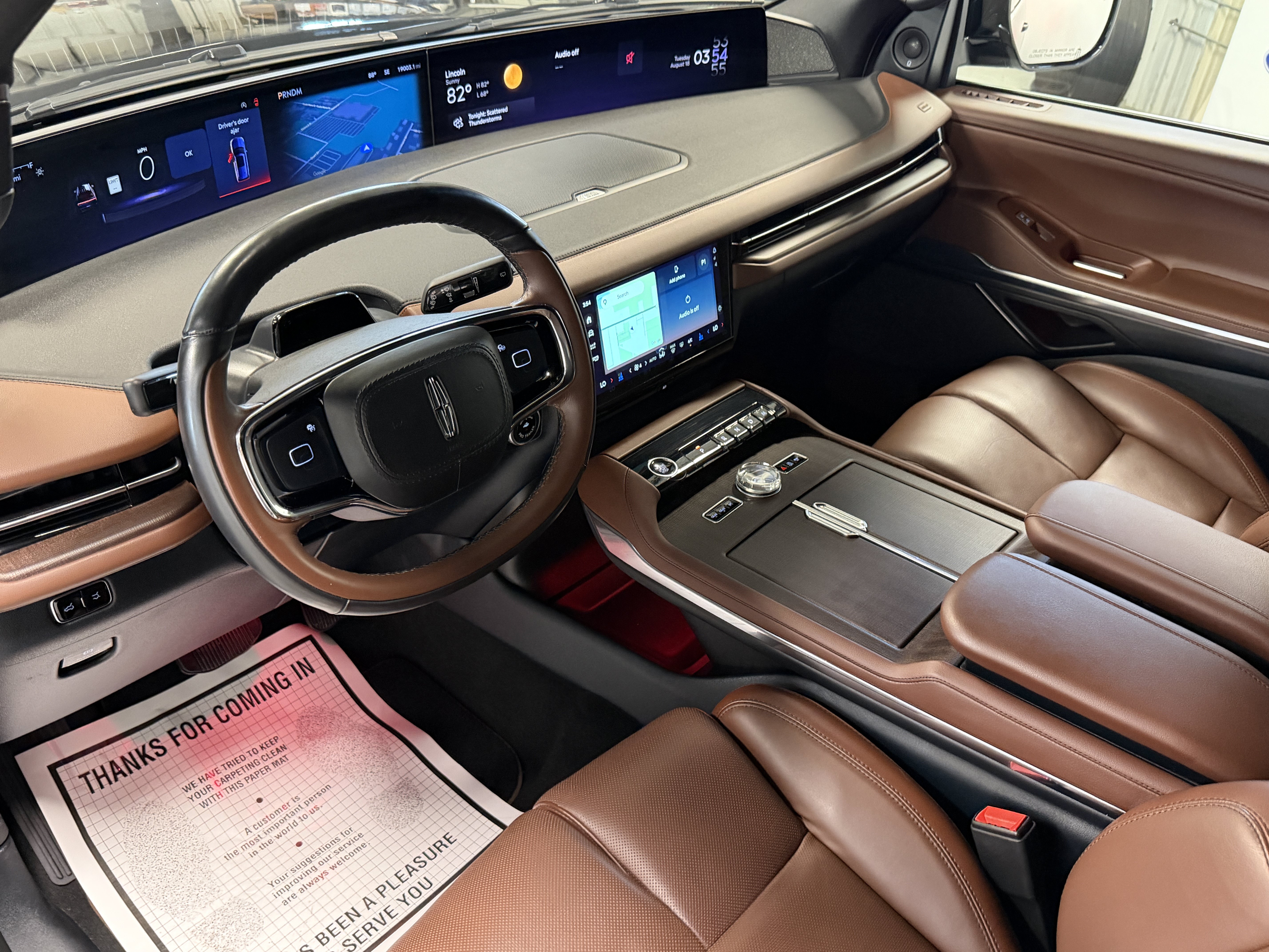 Used 2025 Lincoln Navigator Reserve AWD/4WD image 4
