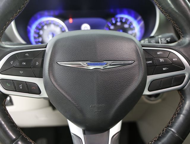 Used 2020 Chrysler Pacifica Touring-L Plus image 4