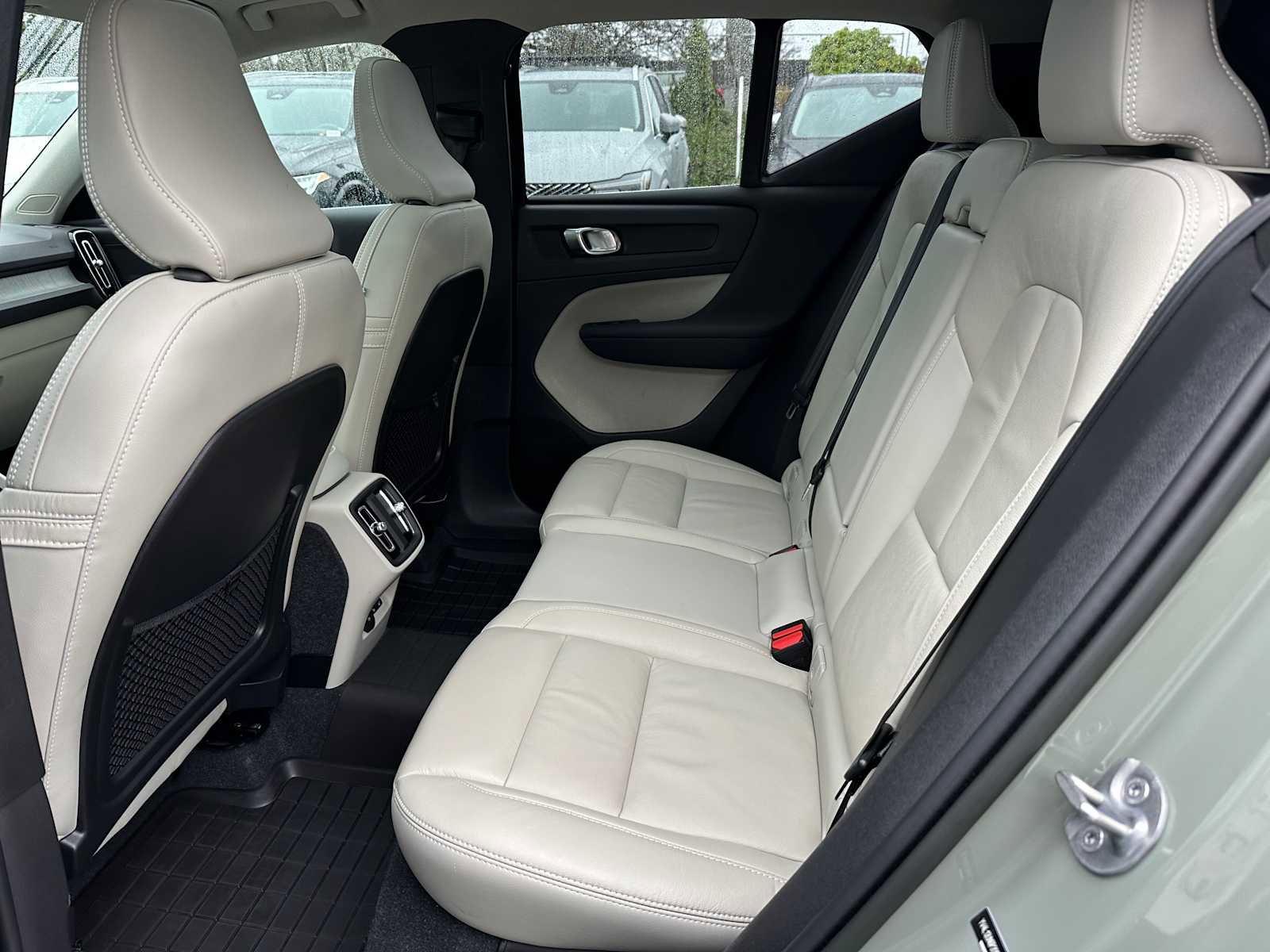 Certified 2023 Volvo XC40 B5 Plus w/ Protection Package Premier image 15