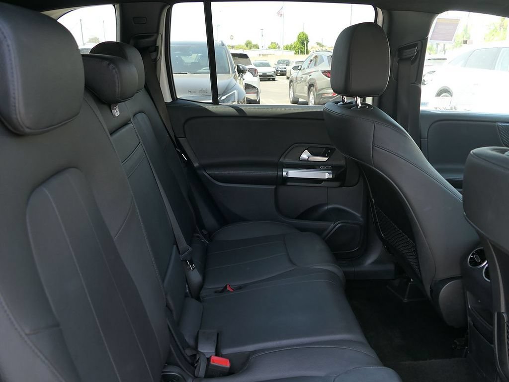 Used 2025 Mercedes-Benz GLB 250 4MATIC image 24