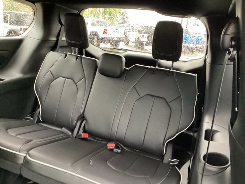 New 2026 Chrysler Pacifica Limited w/ S Appearance Package image 17