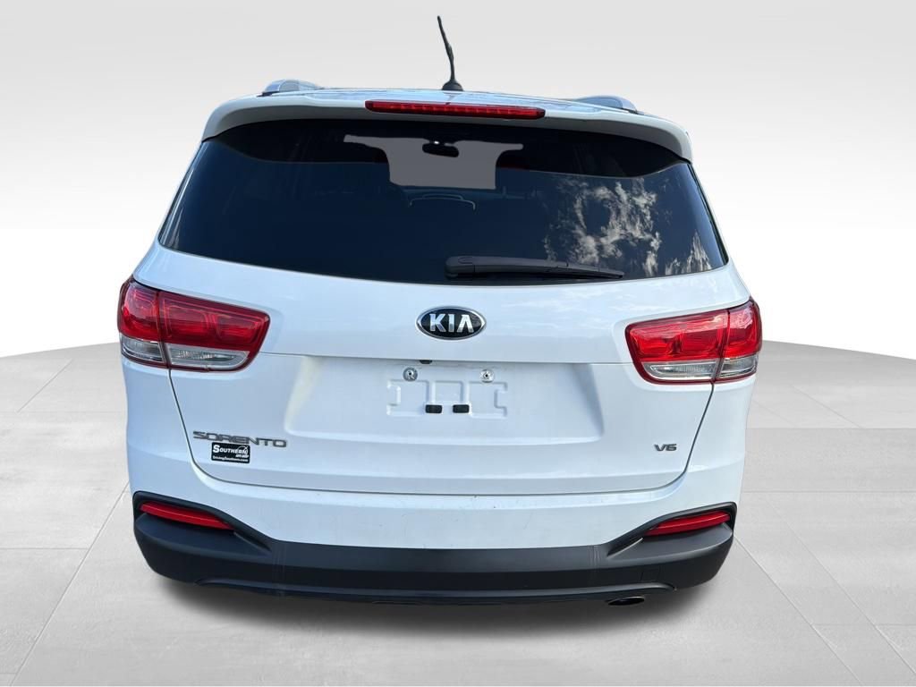Used 2017 Kia Sorento LX image 4