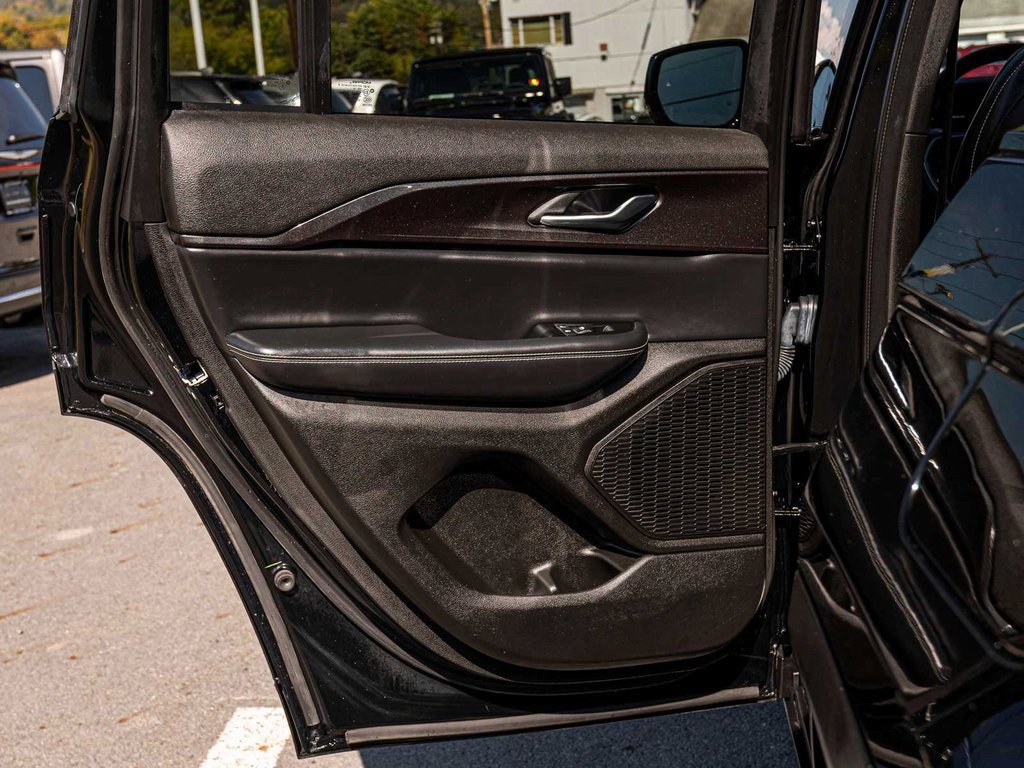 Used 2023 Jeep Grand Cherokee Altitude image 14