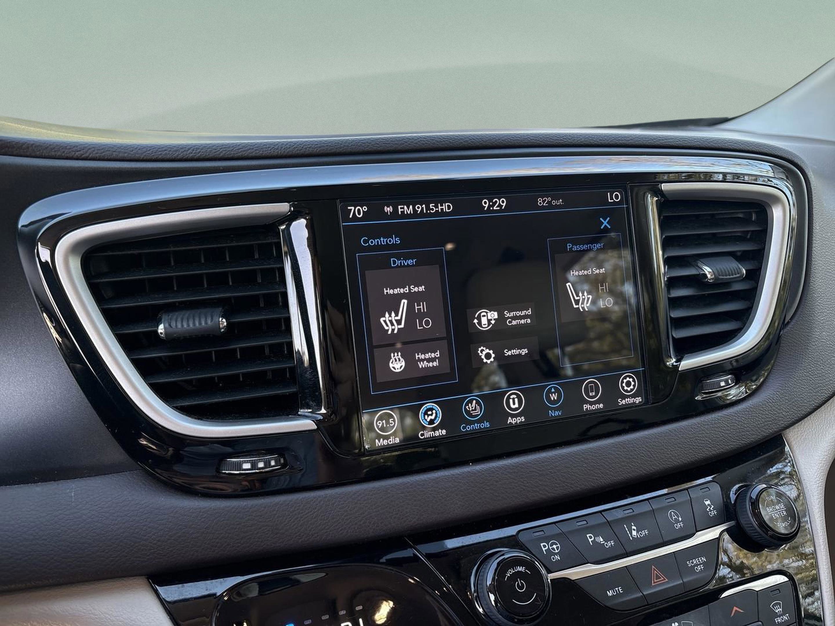 Used 2020 Chrysler Pacifica Touring-L Plus w/ Tire & Wheel Group image 28