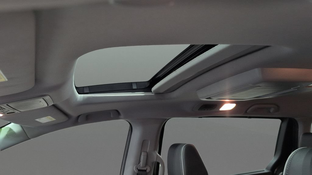 Used 2024 Honda Odyssey Elite image 18