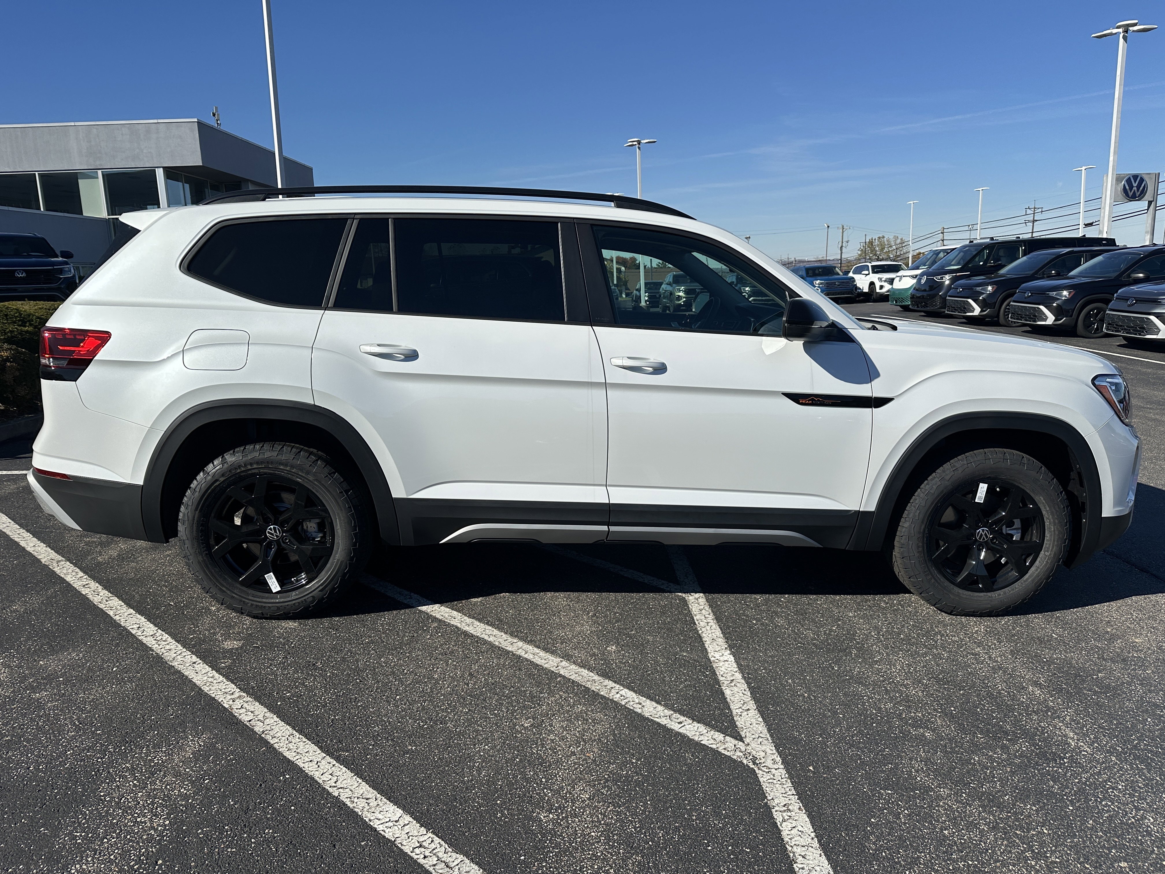New 2026 Volkswagen Atlas Peak Edition image 8