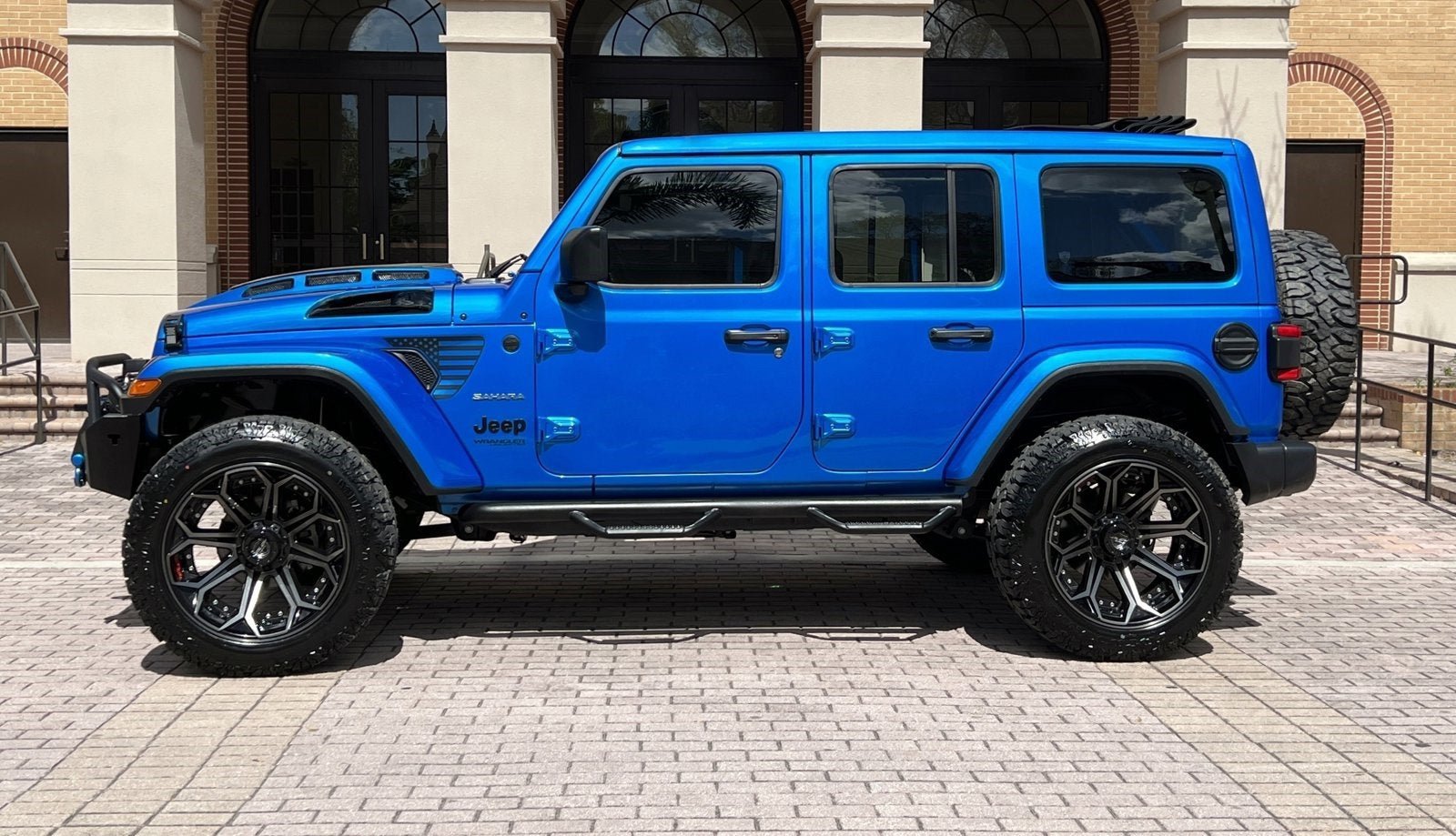 Used 2021 Jeep Wrangler Unlimited Sahara AWD/4WD image 5