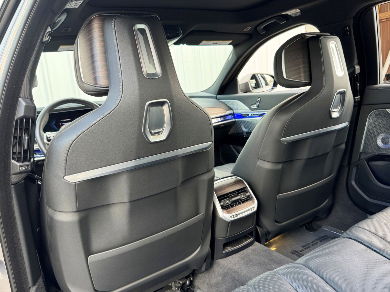 Used 2023 BMW i7 xDrive60 image 42