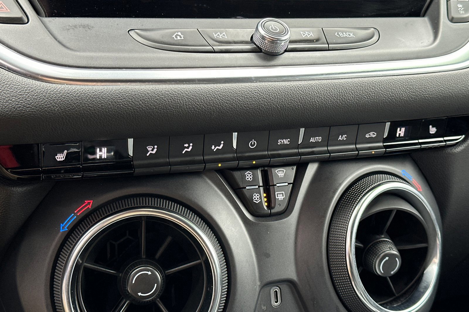 Used 2024 Chevrolet Blazer LT image 20