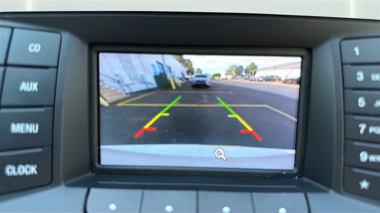 Used 2016 Ford Taurus SE FWD image 25