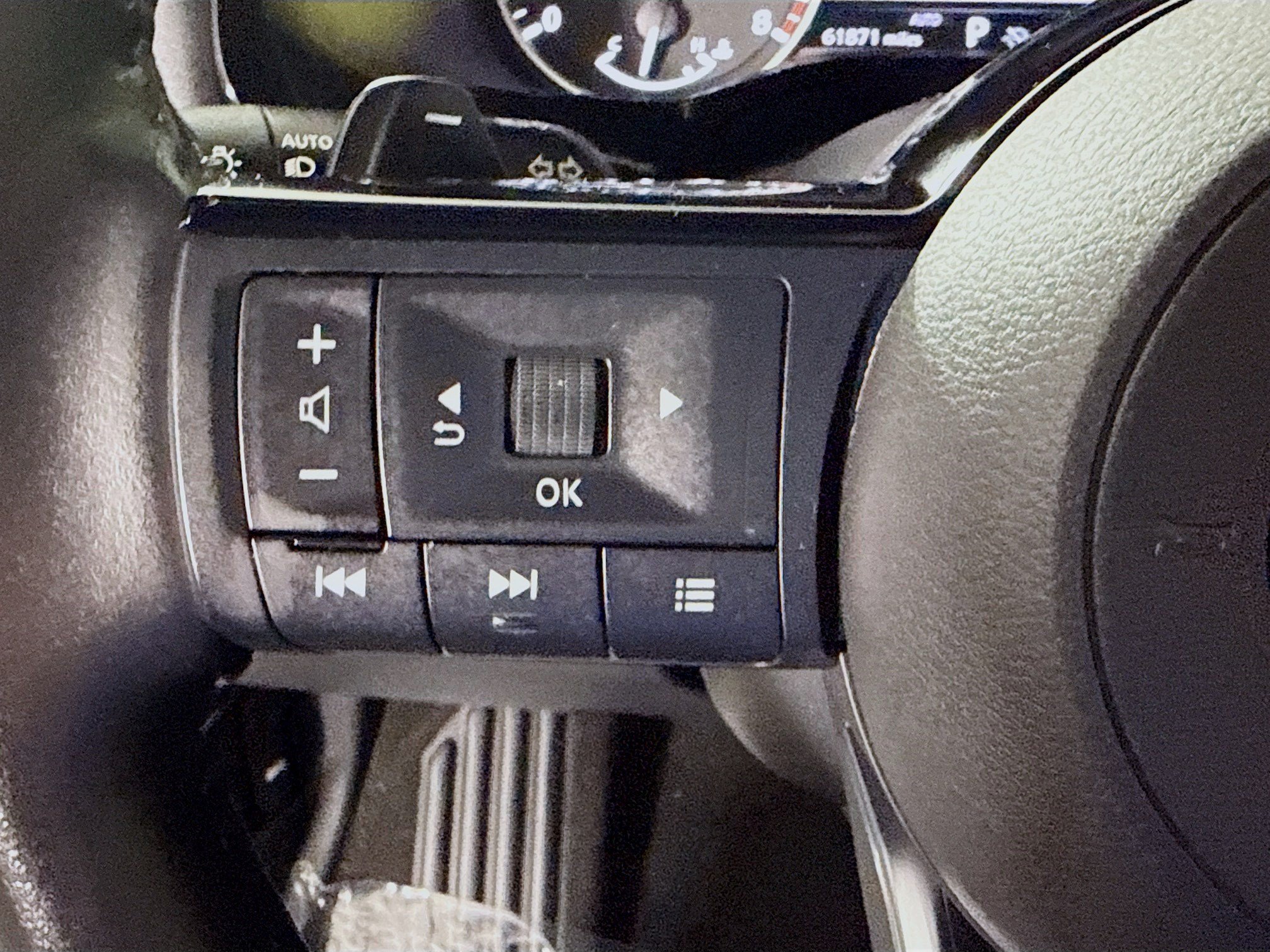 Used 2023 Nissan Pathfinder SL AWD/4WD image 14