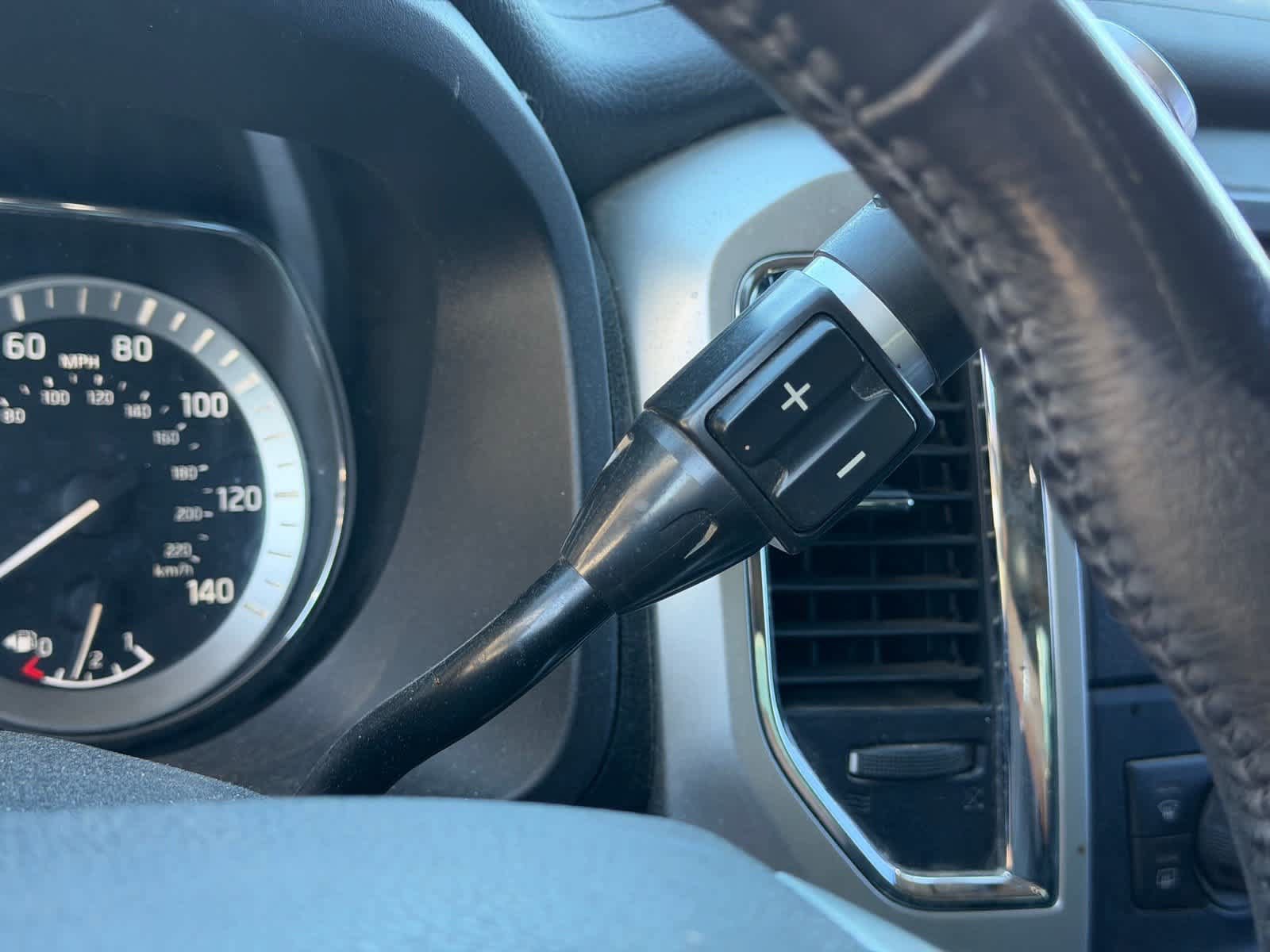 Used 2019 Nissan Titan SV w/ SV Convenience Package RWD image 18