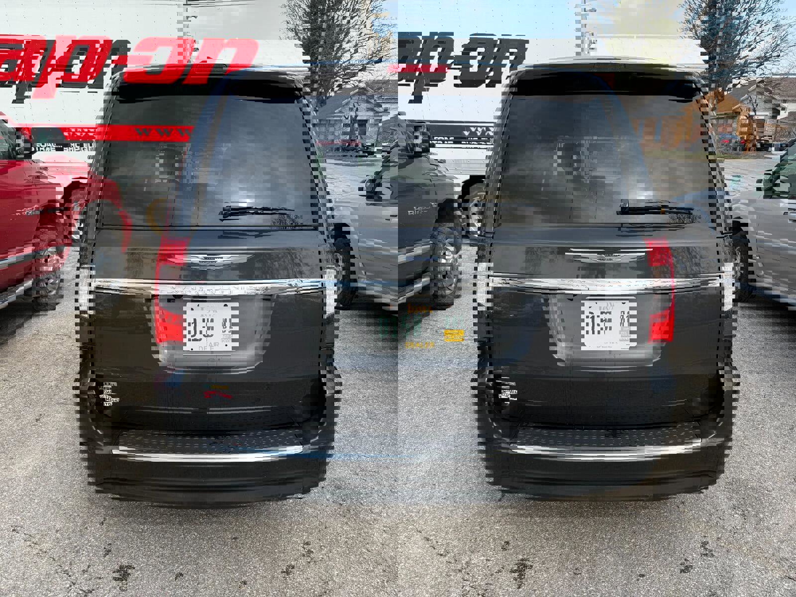 Used 2012 Chrysler Town & Country Touring image 4