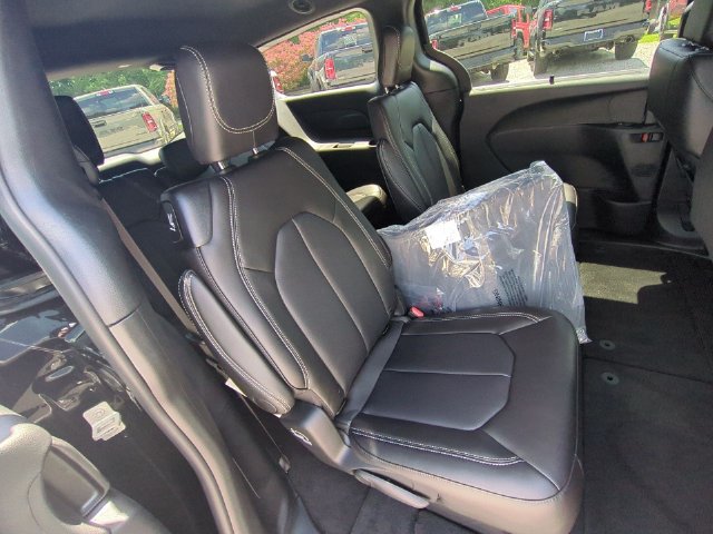 New 2027 Chrysler Pacifica LX FWD image 32