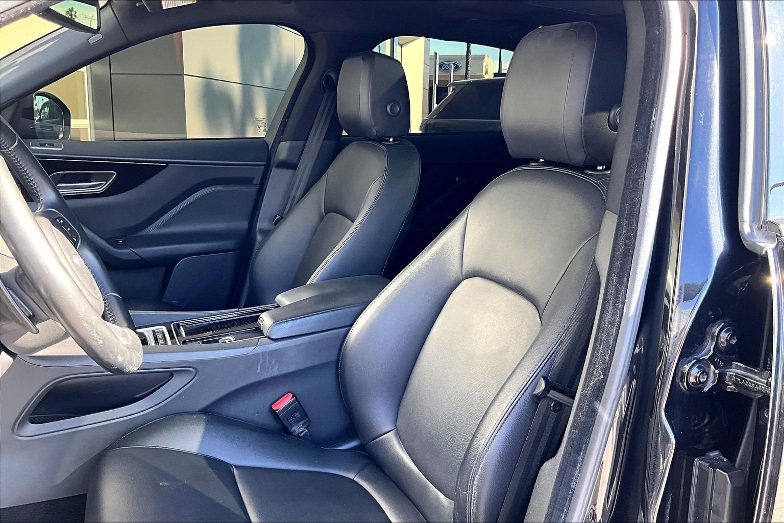 Used 2018 Jaguar F-PACE Premium image 25