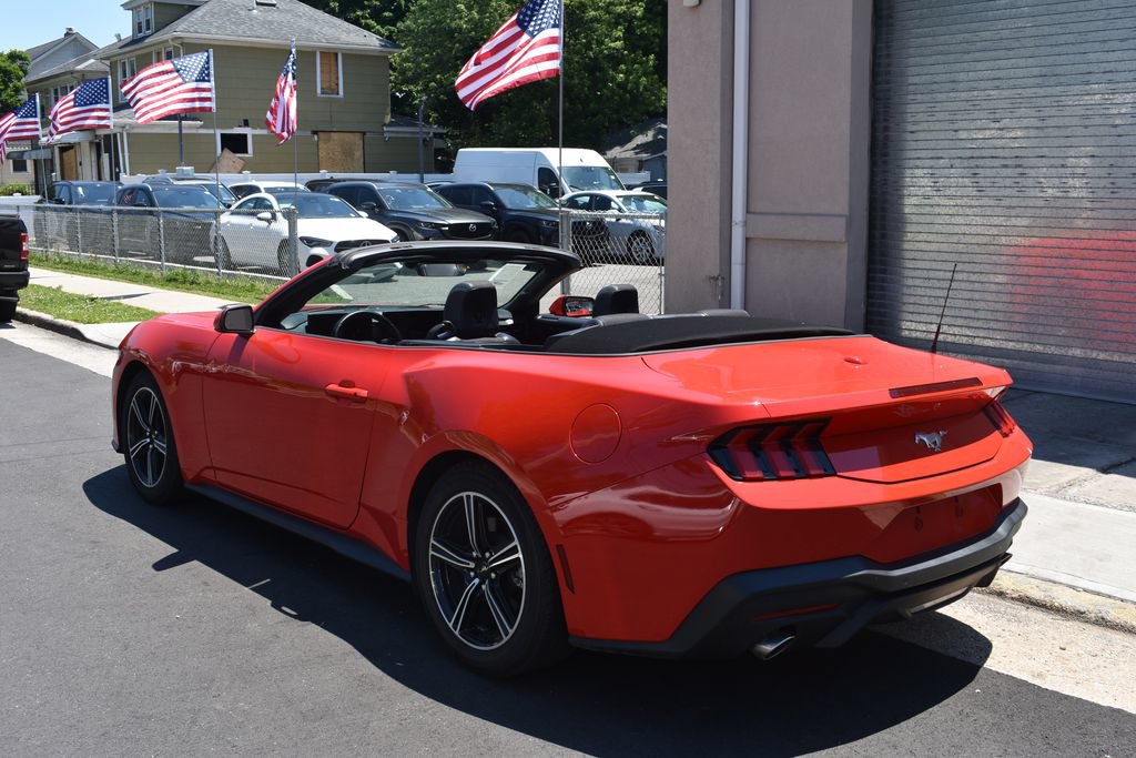 Used 2024 Ford Mustang Convertible RWD image 7