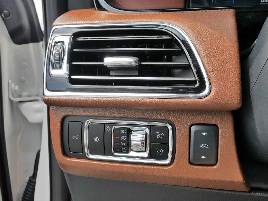 Used 2024 Lincoln Navigator L Reserve AWD/4WD image 25