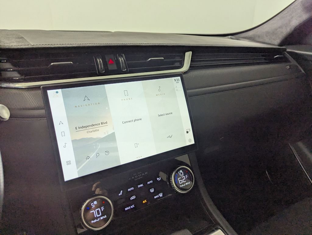 Used 2022 Jaguar F-PACE SVR image 7