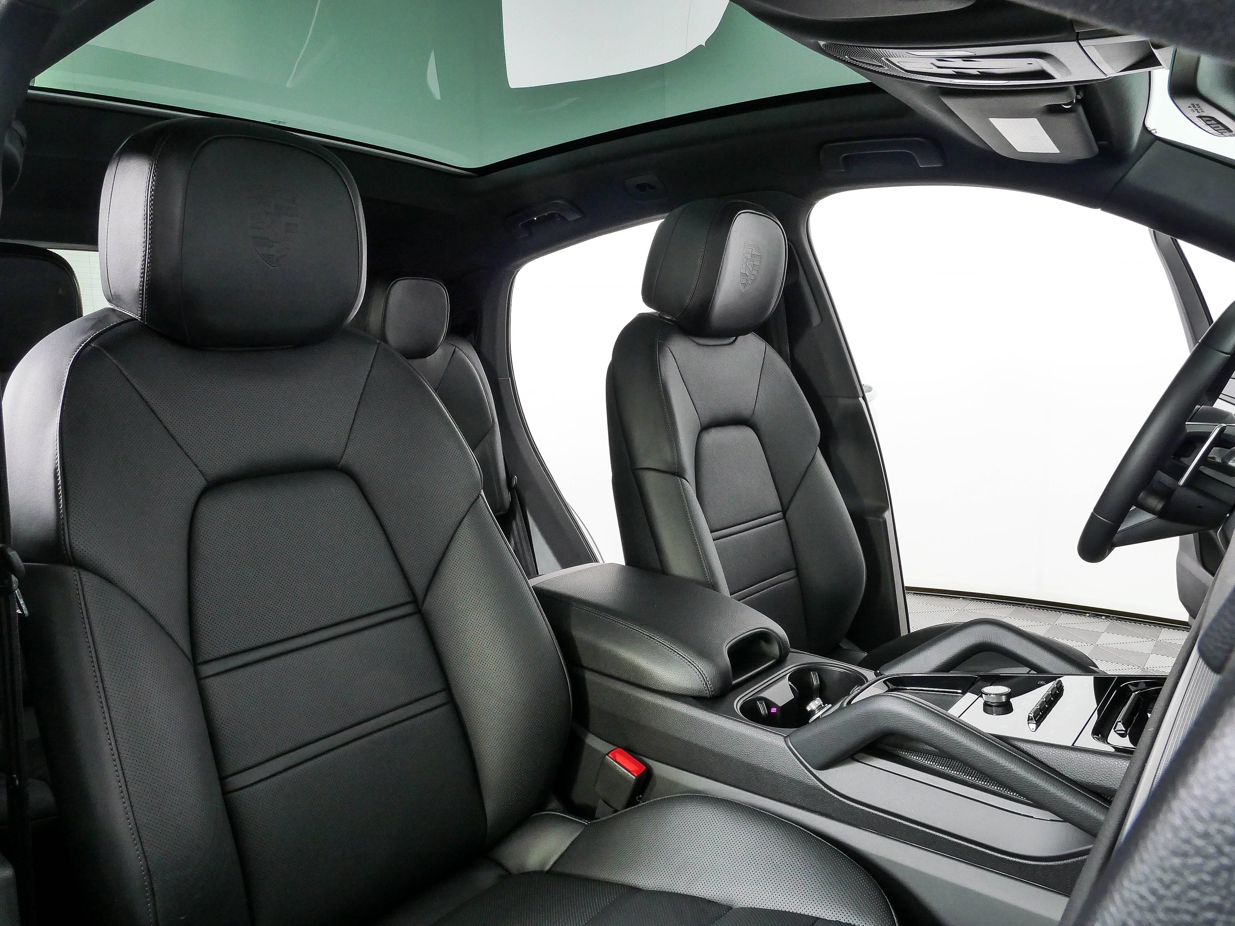 Certified 2025 Porsche Cayenne Coupe AWD/4WD image 25