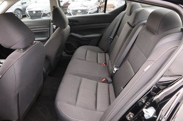 Used 2025 Nissan Altima 2.5 SV image 11