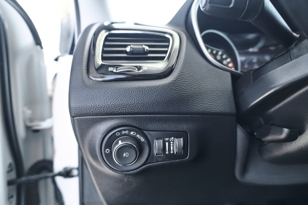 Used 2021 Jeep Compass Latitude AWD/4WD image 28