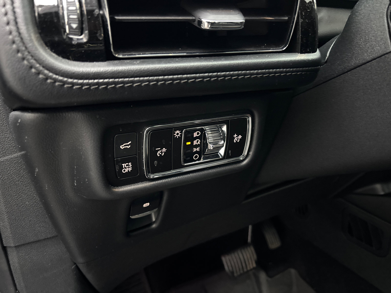 Certified 2023 Lincoln Nautilus Reserve w/ Cargo Utility Package image 14