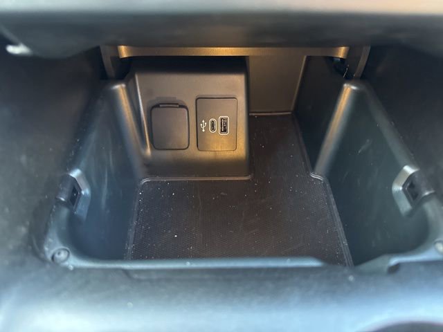 Used 2025 Ford Explorer ST-Line w/ Premium Package image 39