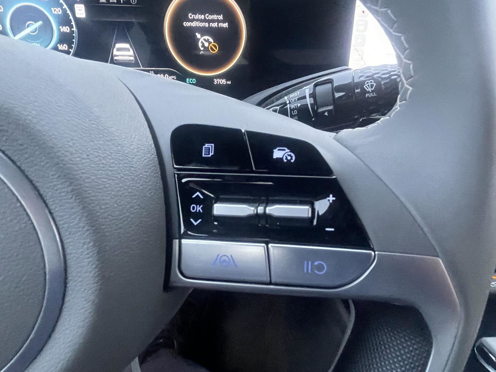 Used 2025 Hyundai Elantra SEL image 17