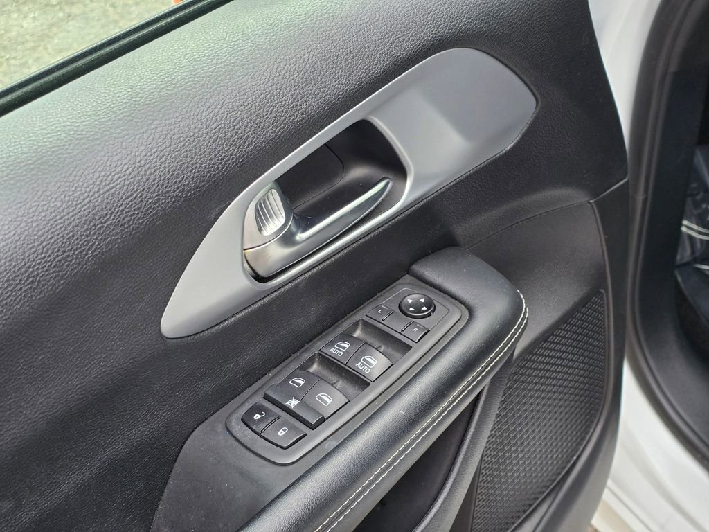 Used 2020 Chrysler Pacifica Touring w/ S Appearance Package image 38