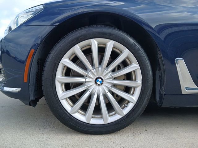 Used 2017 BMW 740i image 5