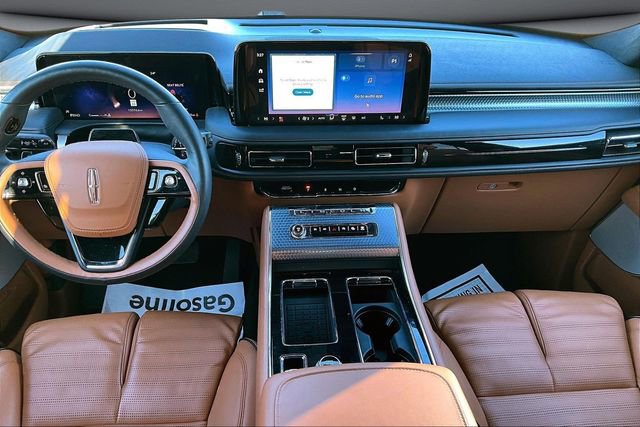 Used 2025 Lincoln Aviator Black Label w/ Black Label Special Edition image 7