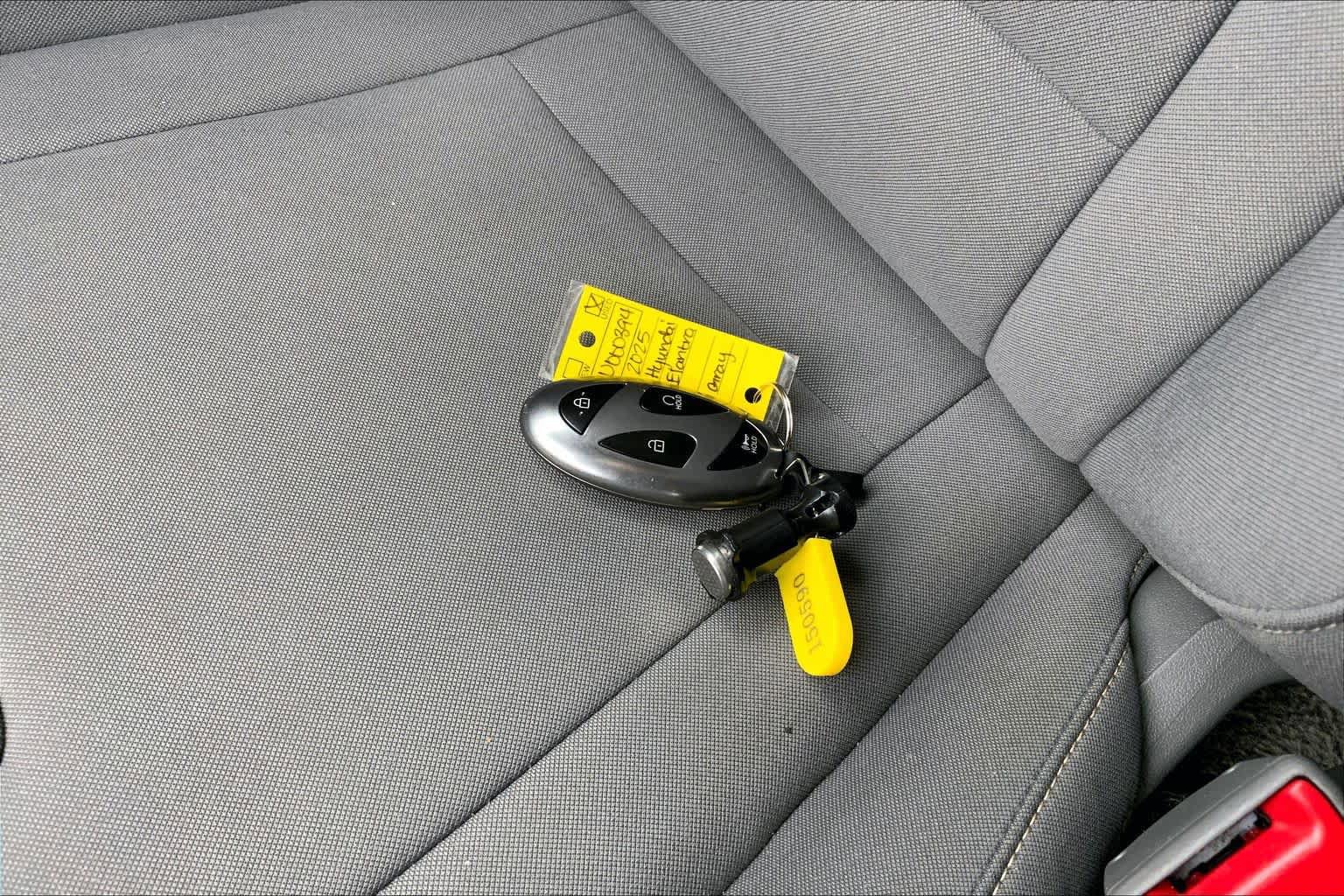 Used 2025 Hyundai Elantra SEL FWD image 14