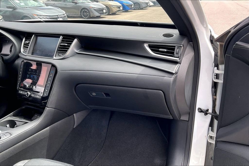 Used 2025 INFINITI QX55 Essential AWD/4WD image 16