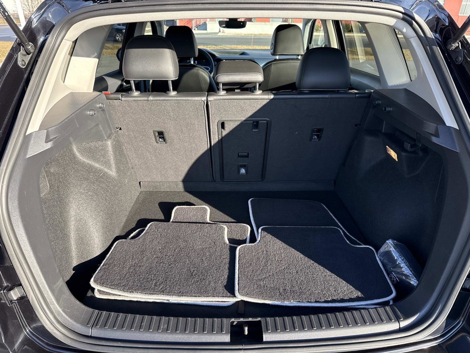 Used 2023 Volkswagen Taos SE image 21