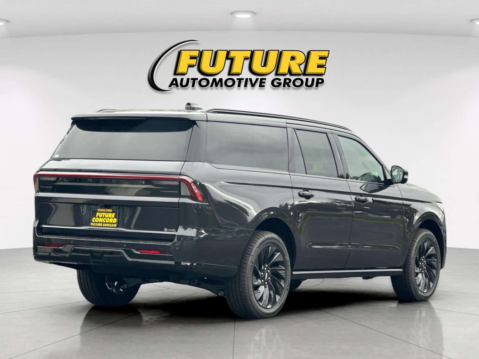 New 2026 Lincoln Navigator L Reserve w/ Jet Appearance Package AWD/4WD image 3