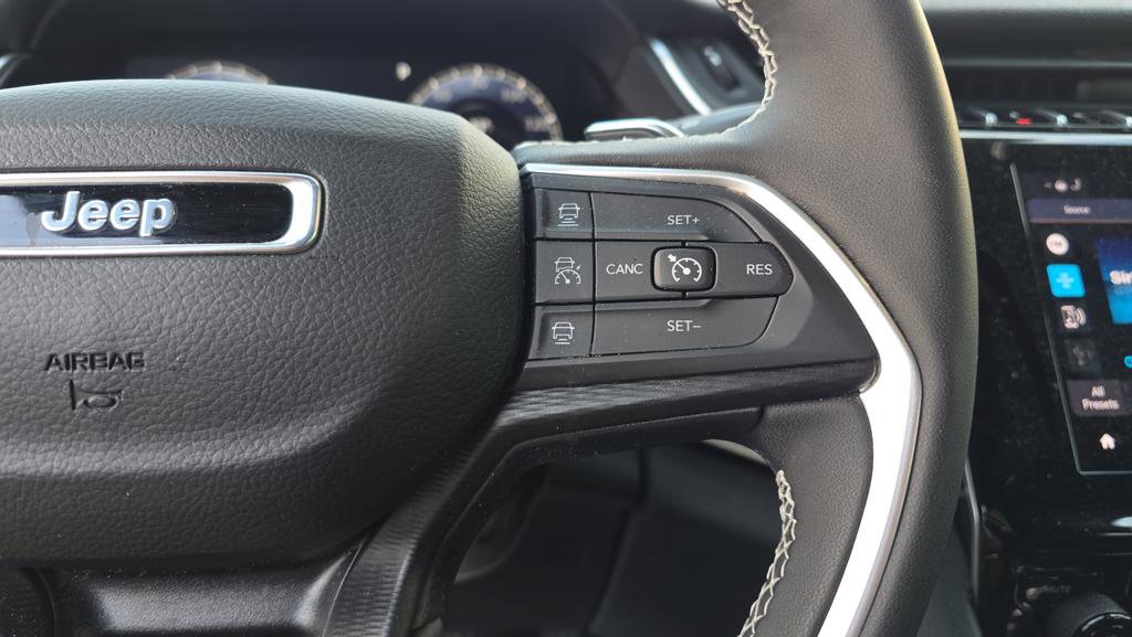 Used 2024 Jeep Grand Cherokee Altitude image 16