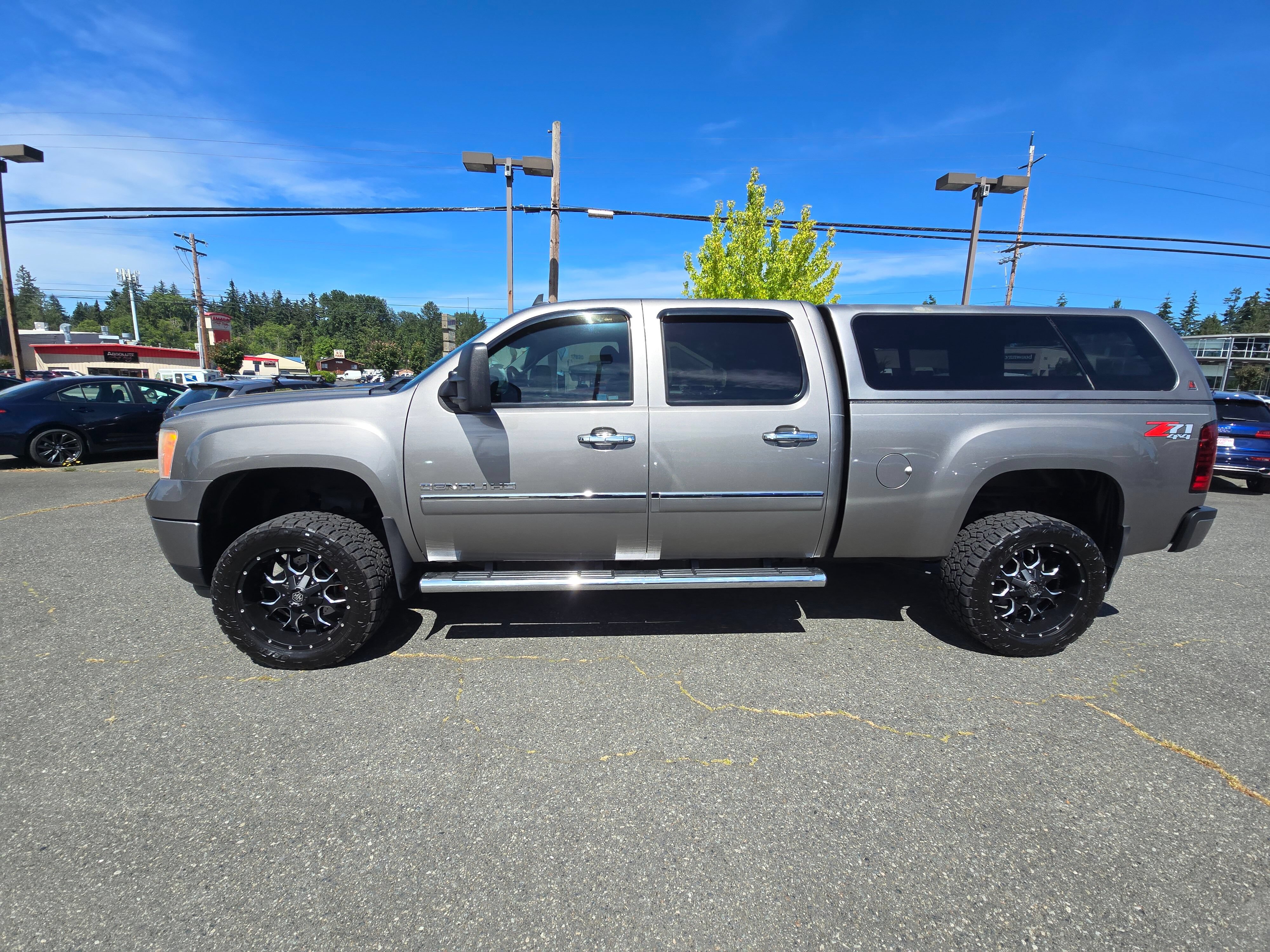 Used 2013 GMC Sierra 2500 Denali w/ Suspension Package, Off-Road AWD/4WD image 4