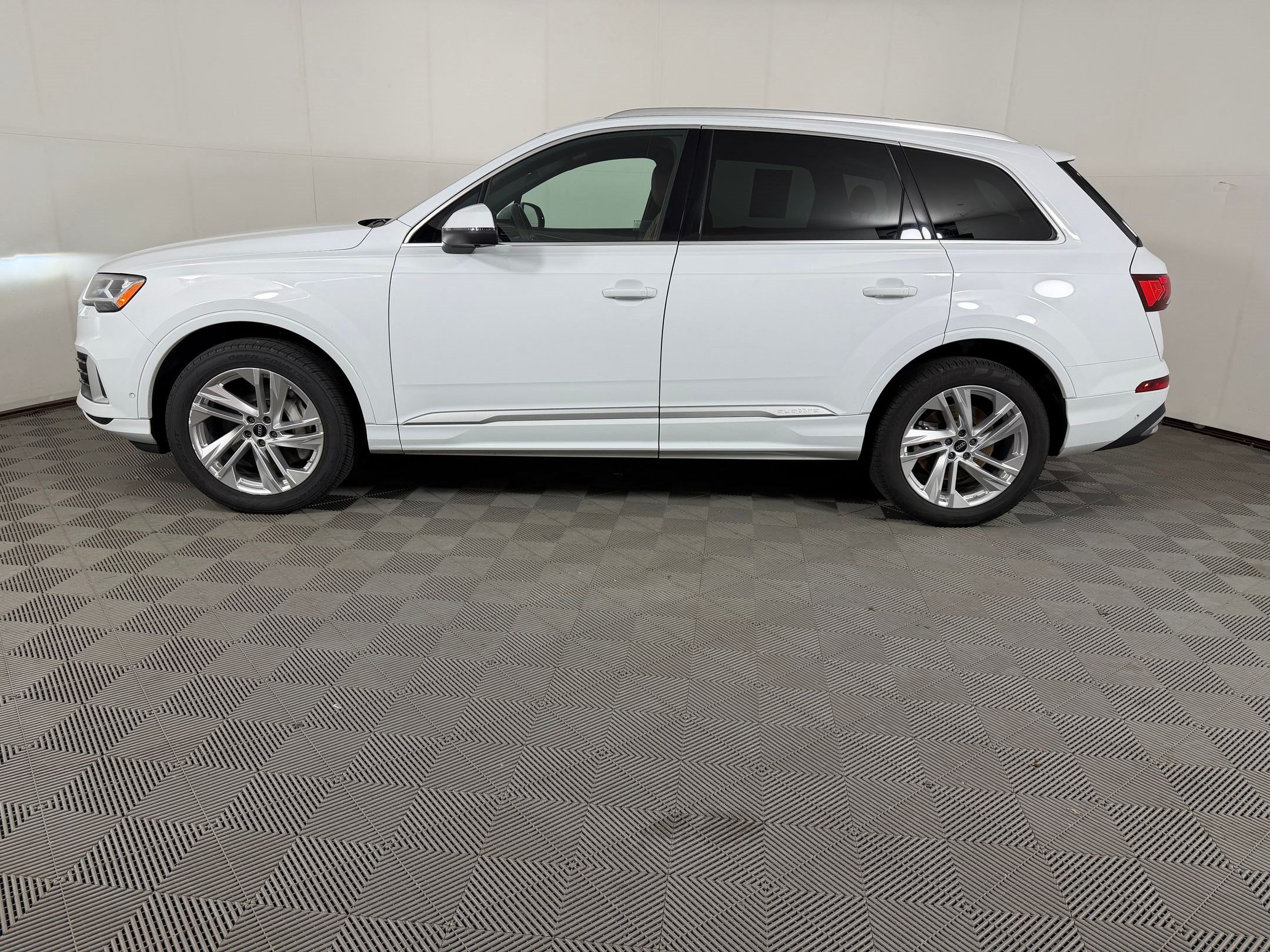 Used 2023 Audi Q7 2.0T Premium Plus w/ Premium Plus Package AWD/4WD image 2