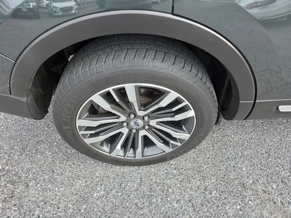 Used 2016 Ford Explorer Platinum image 31