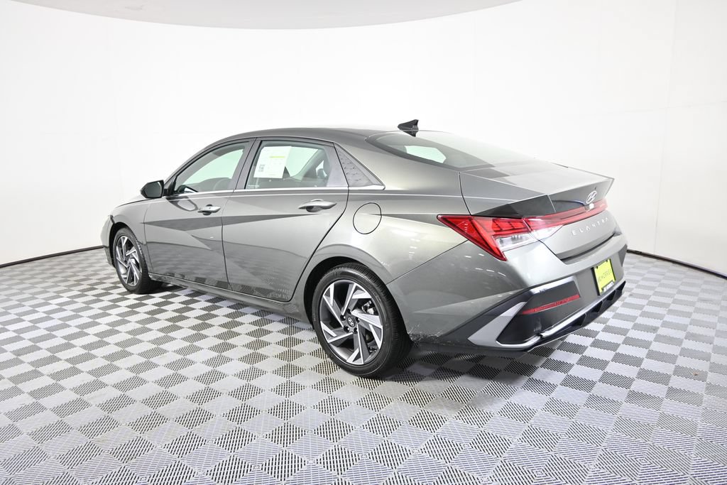 Used 2024 Hyundai Elantra SEL w/ Convenience Package FWD image 4