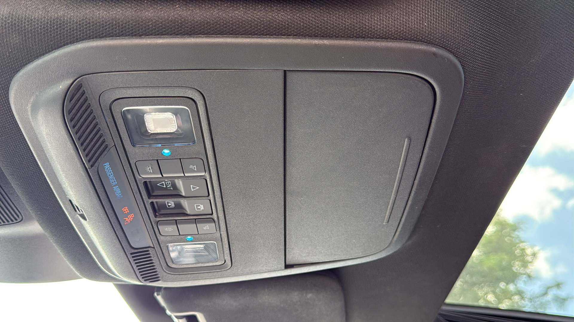 Used 2022 Ford Explorer Platinum w/ Equipment Group 601A AWD/4WD image 27