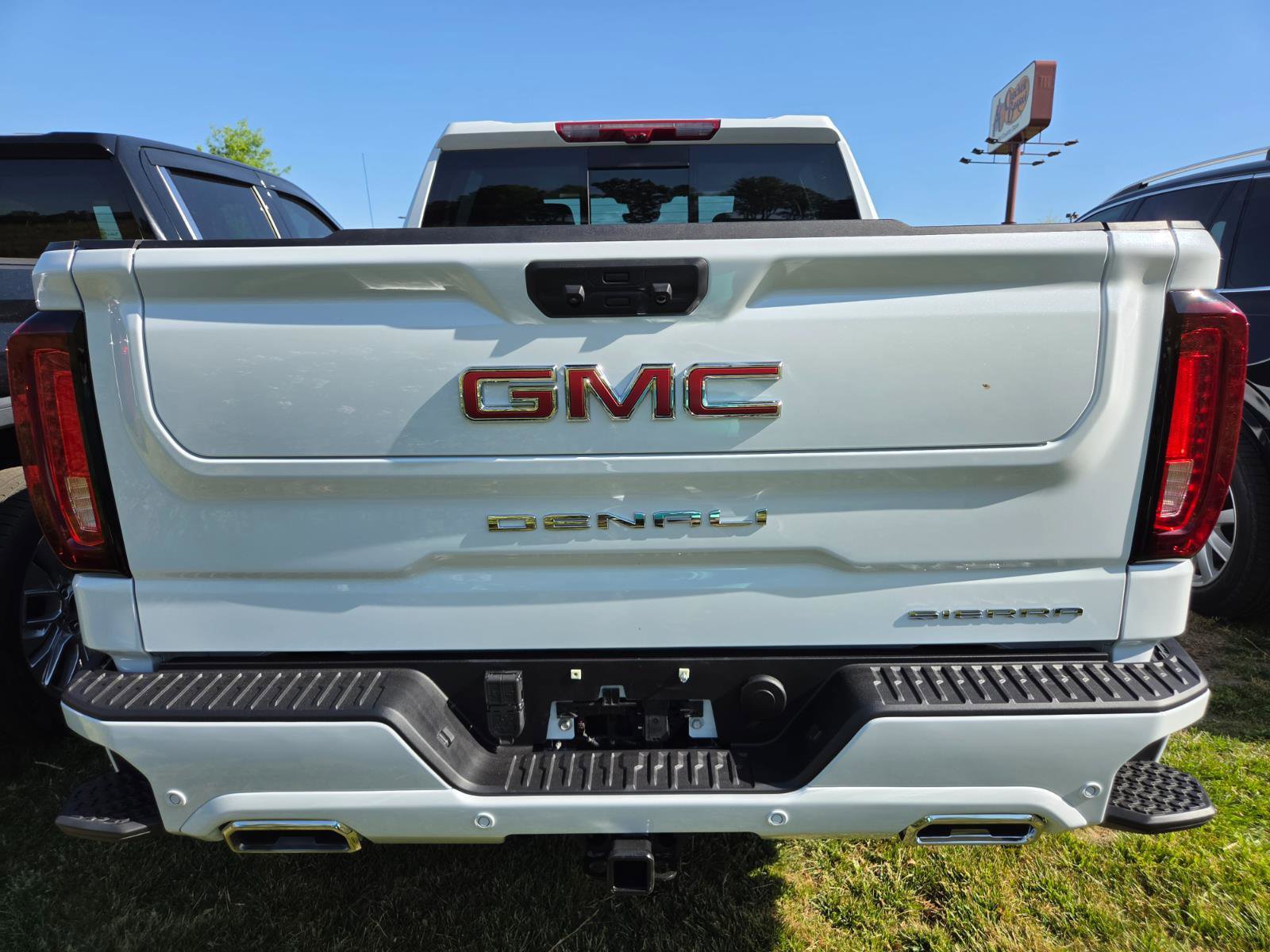 Used 2026 GMC Sierra 1500 Denali image 9