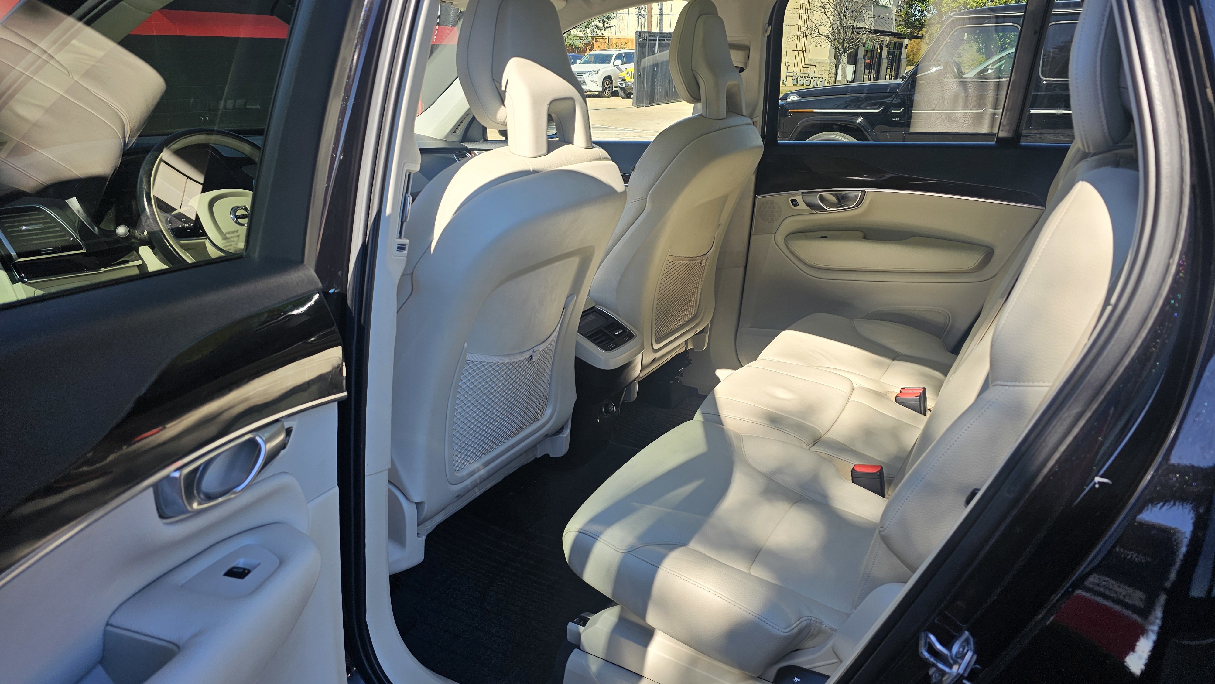 Used 2017 Volvo XC90 T6 Momentum w/ Vision Package image 21