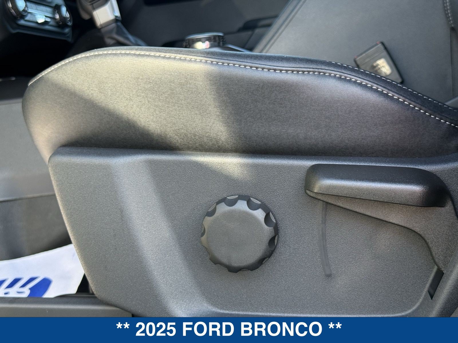 Used 2025 Ford Bronco Badlands AWD/4WD image 38