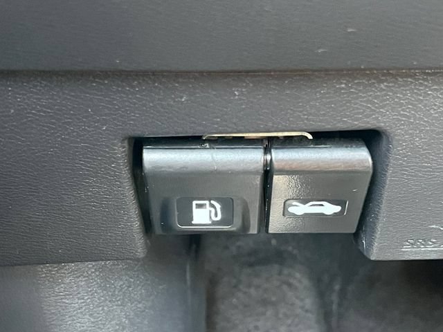 Used 2025 Nissan Versa SV FWD image 12