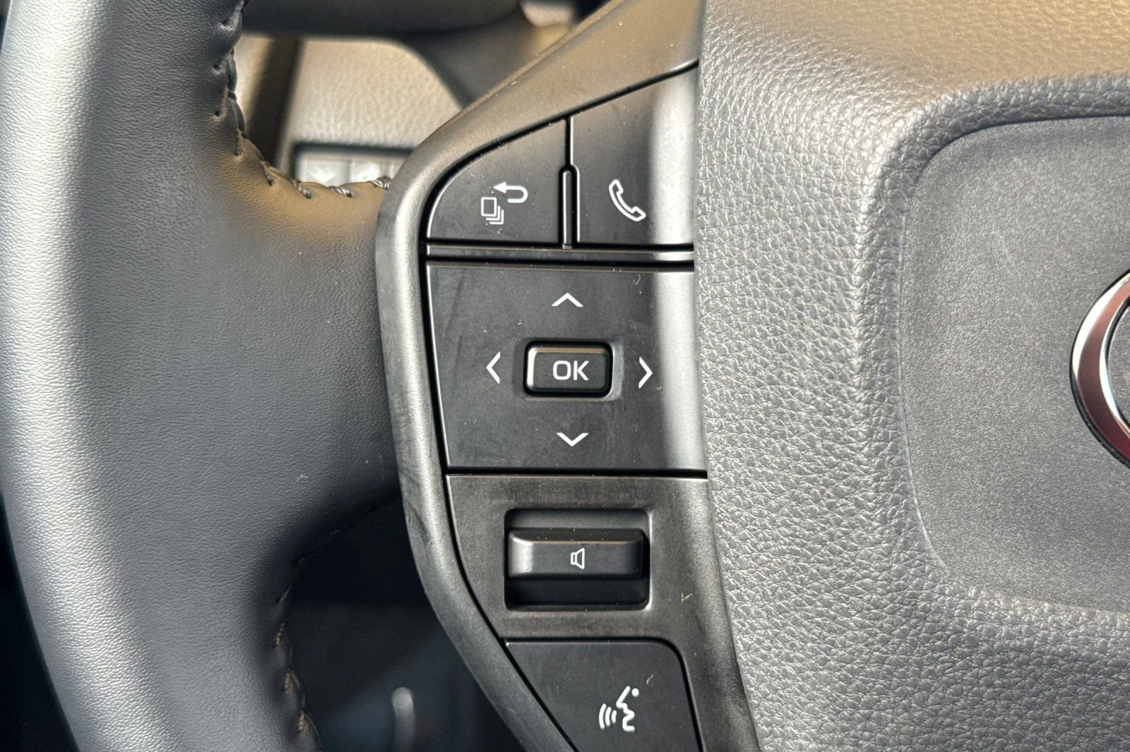 Used 2023 Toyota Prius LE image 26