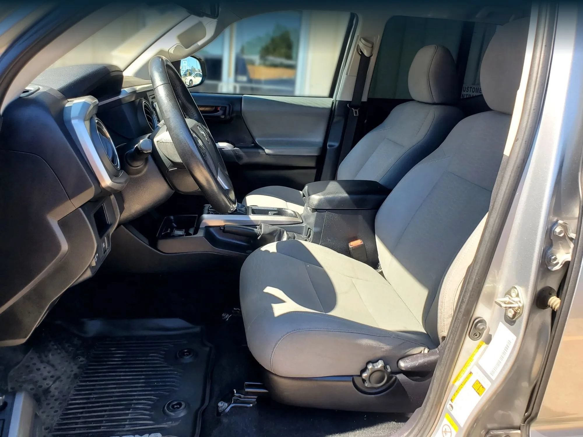Used 2019 Toyota Tacoma SR5 RWD image 4