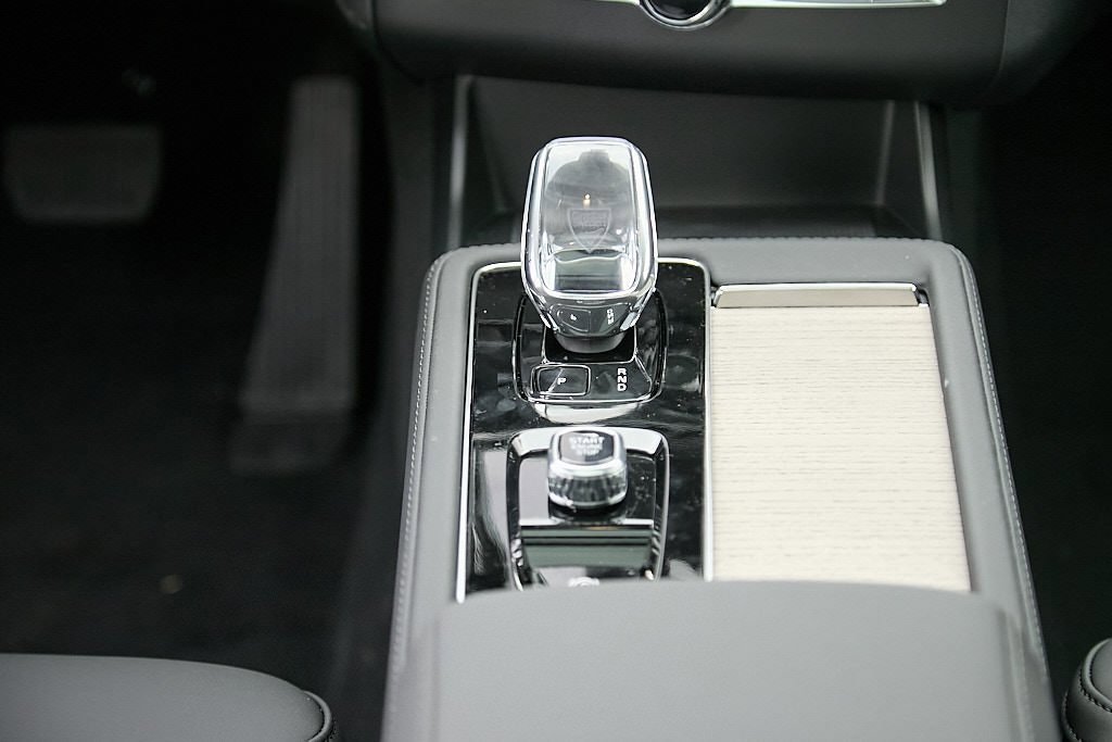 New 2026 Volvo XC90 B6 Plus w/ Protection Package Premier image 32