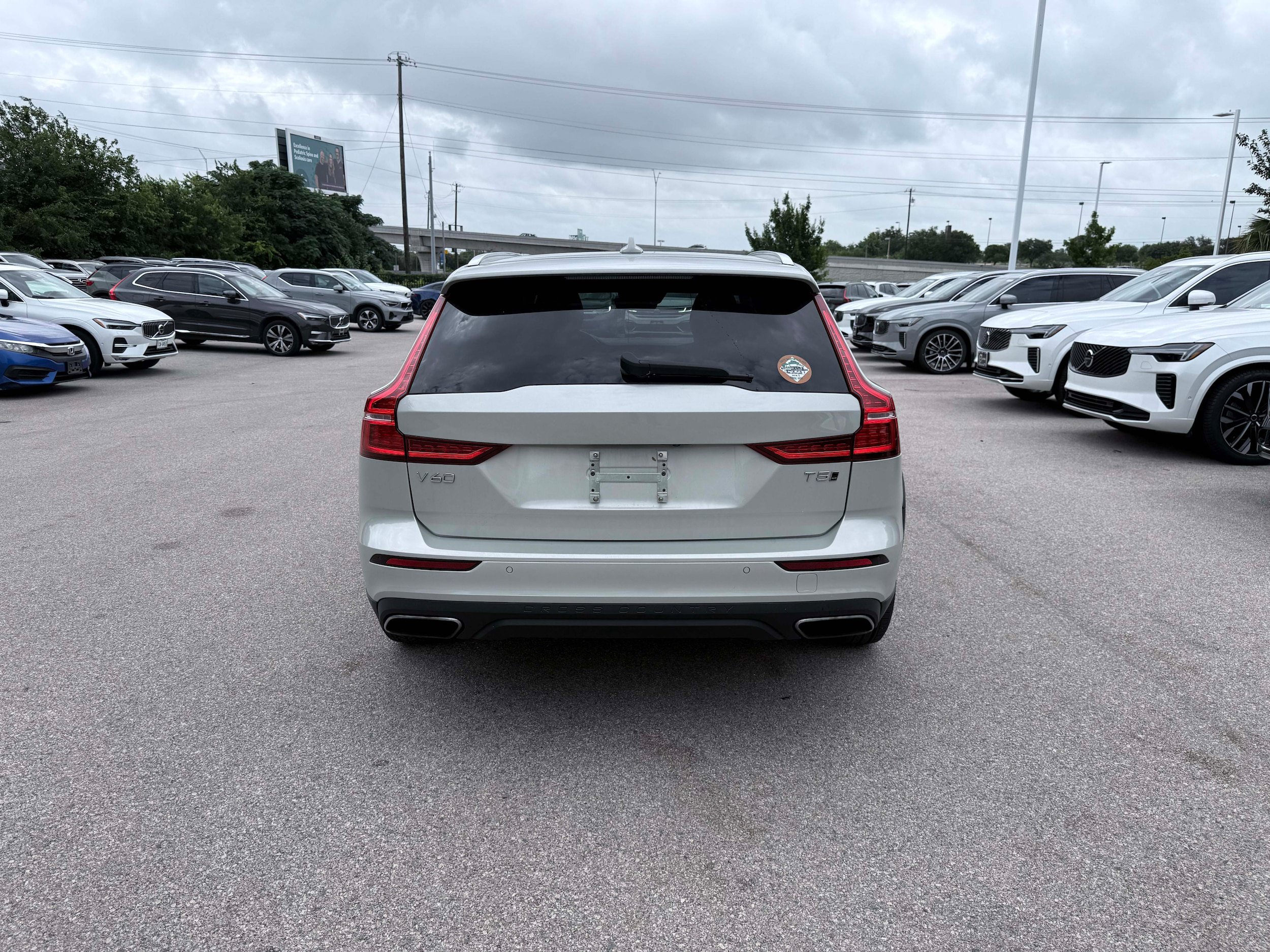 Used 2020 Volvo V60 T5 Cross Country AWD/4WD image 5